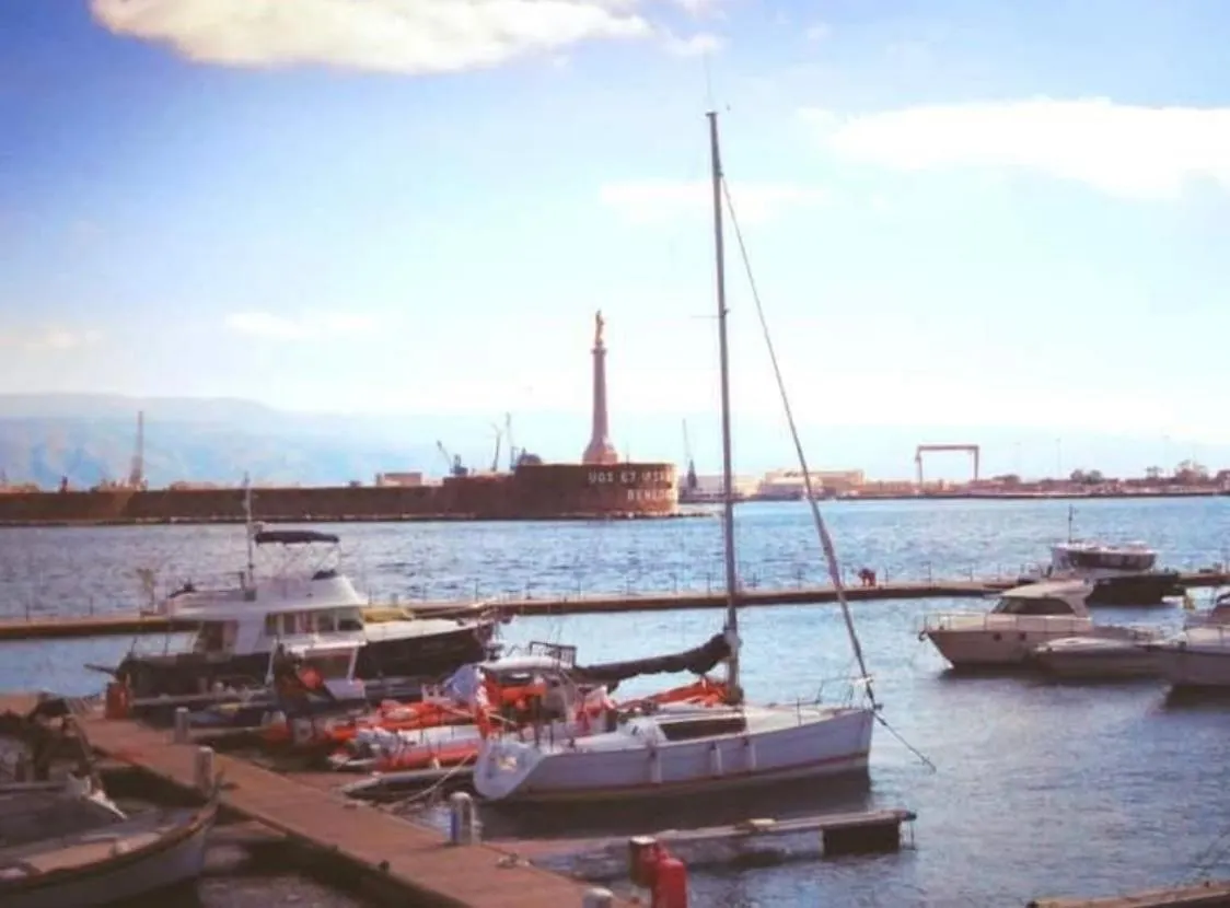 Your Temporary Home - City Center Messina 0*,
